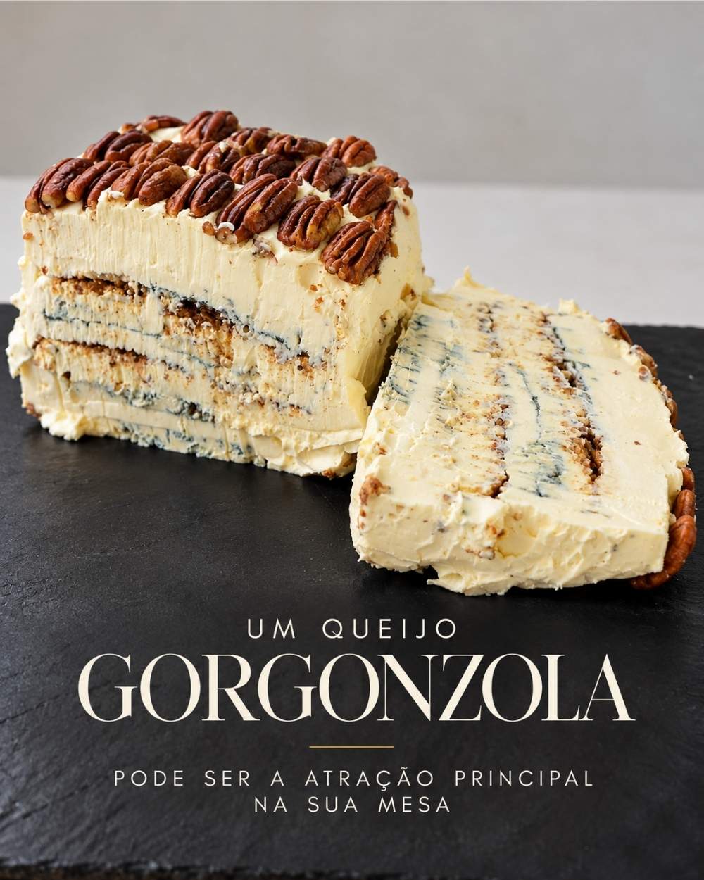 Gorgonzola em camadas com nozes-pecã — atração principal na mesa